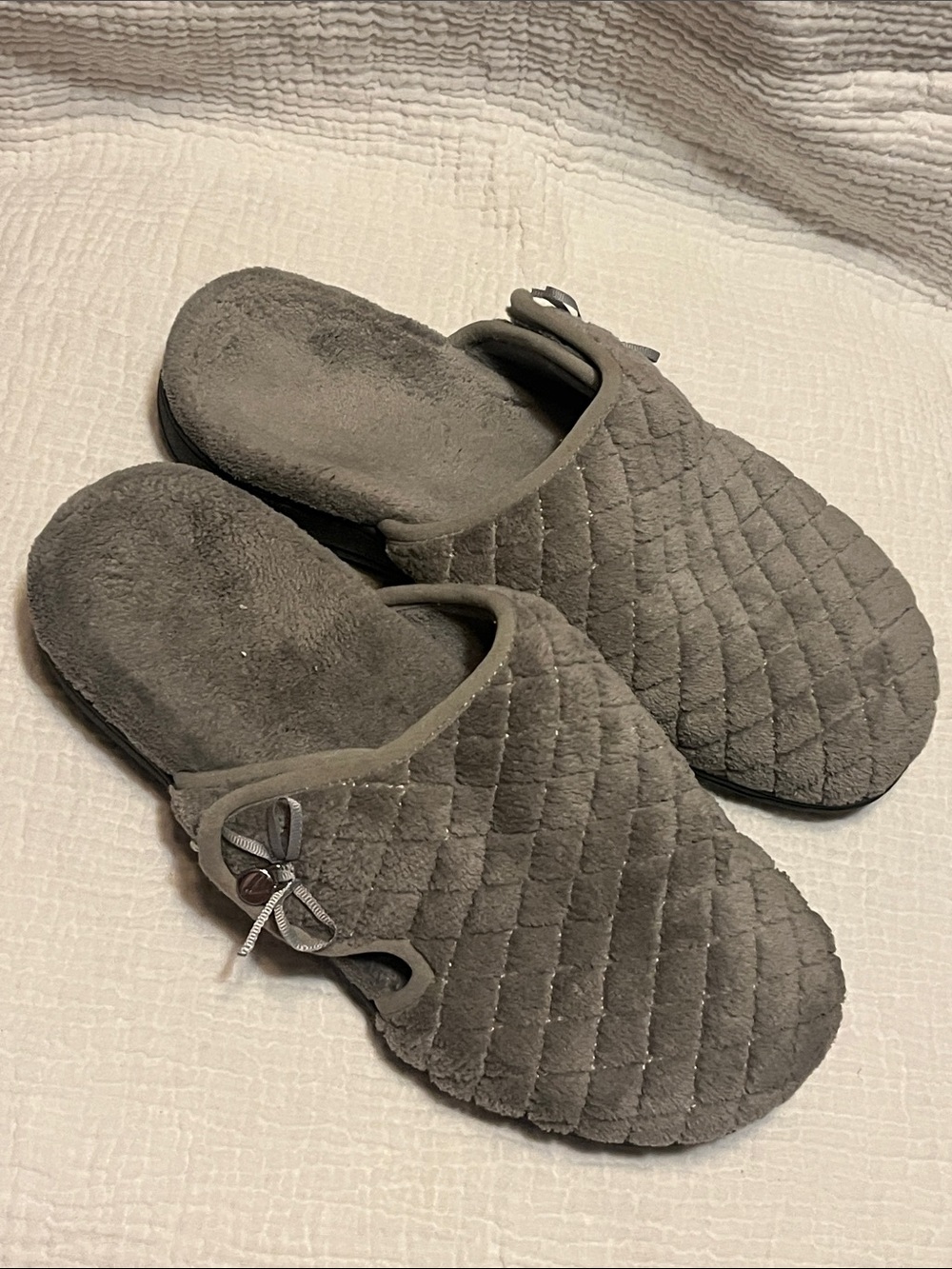 VIONIC Asian Quilted Gray Cozy Slide Slippers Womens Size 9